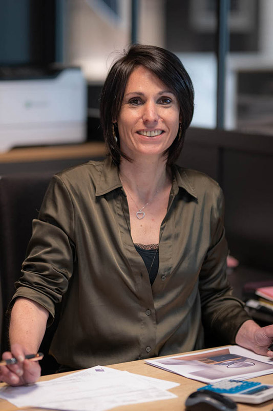 Cécile occupe le poste de responsable au sein de l’agence Gedimat Concept Store de Laval